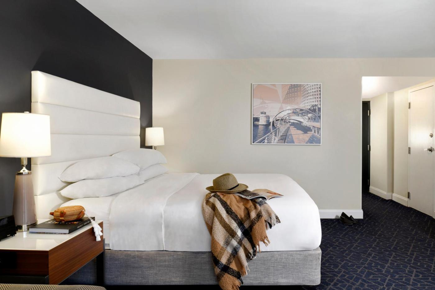 Corner King Room with Sofa Bed and Balcony - River View,1538164066:JPEG